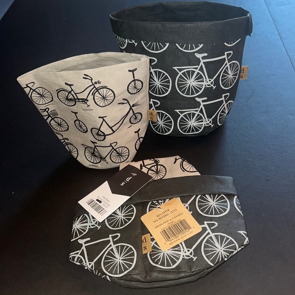 paper “baskets” set of 2-playful bicycle design-folds flat/nests between use-NWT - Picture 1 of 16